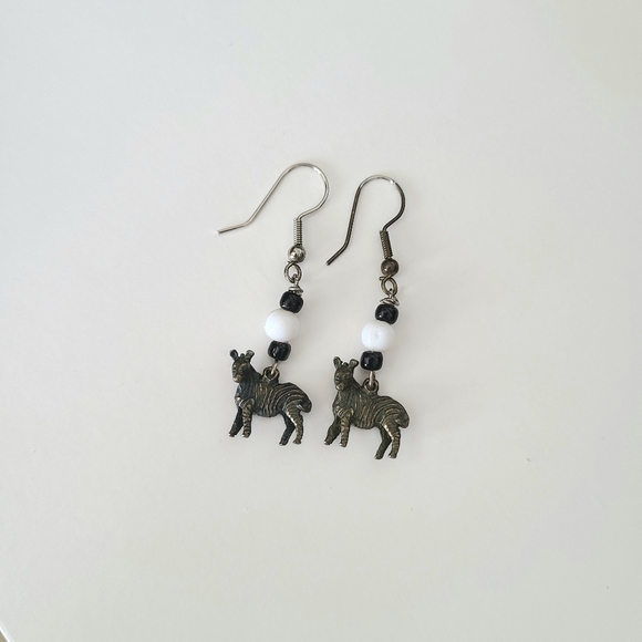 Vintage Zebra Earrings - Picture 2 of 6